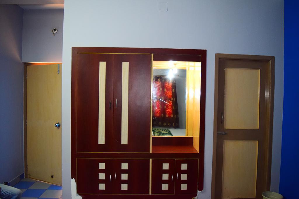 Golden Dust Hotel Puri Bilik gambar