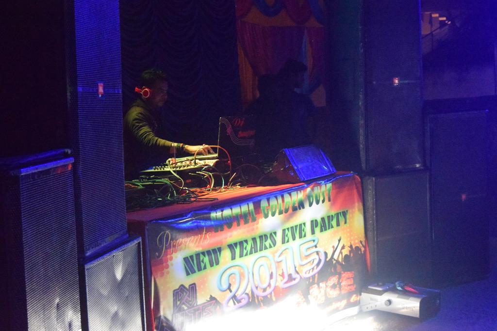 Golden Dust Hotel Puri Luaran gambar