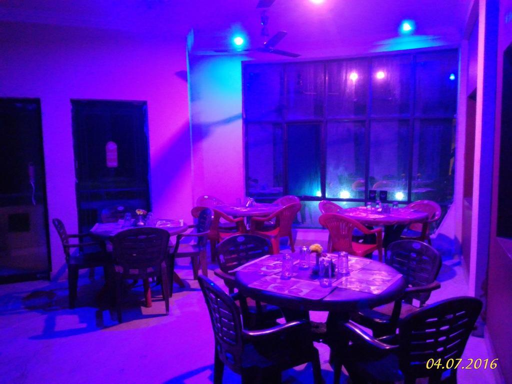Golden Dust Hotel Puri Luaran gambar